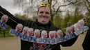Perayaan digelar satu hari setelah penobatan Raja Charles III dan Ratu Camilla, termasuk pesta jalanan dan konser.  (AP Photo/Alberto Pezzali)