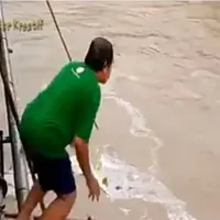 Banyak netizen yang sudah salah paham dengan video ini, padahal isinya tidak seperti yang mereka pikirkan kok. (Foto: Facebook.com)