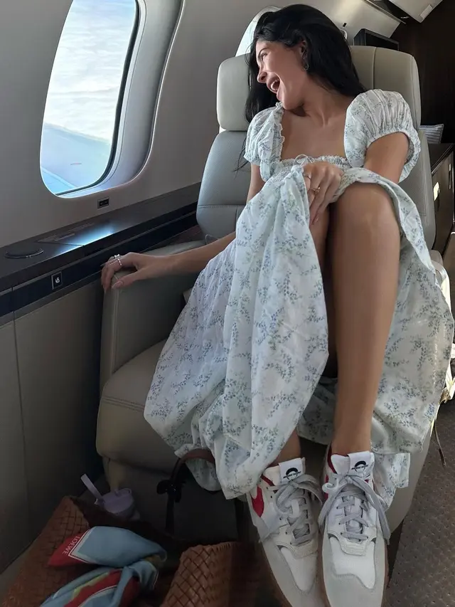 Pesona Stylish Kylie Jenner Sebagai Mama Cantik yang Bikin Timothee Chalamet Bertekuk Lutut