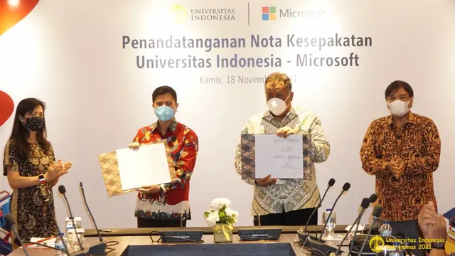 Ki-ka Linda Dwiyanti Direktur Partnership Microsoft Indonesia - Krishna Worotikan Chief Financial Officer Microsoft Indonesia - Rektor UI Prof Ari Kuncoro - Direktur Kerja Sama UI Dr Toto Pranoto (Dok. Humas UI)