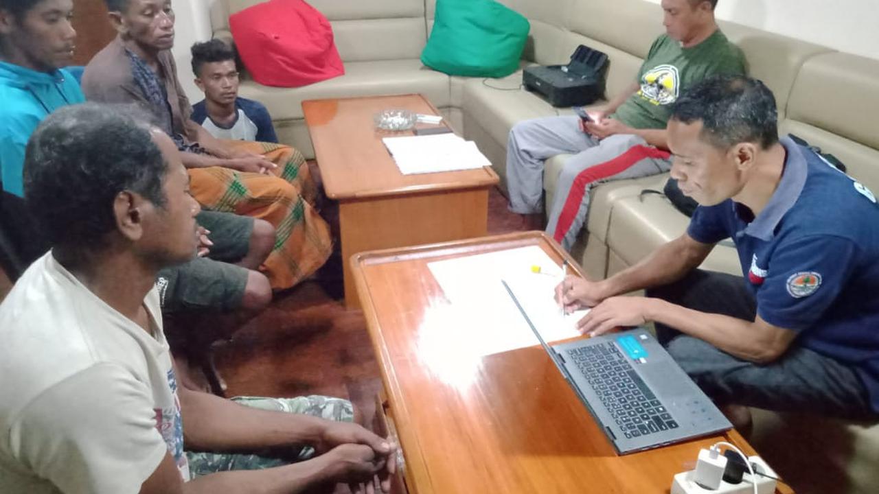 Kementerian Lingkungan Hidup dan Kehutanan (KLHK) menangkap 11 orang perusak terumbu karang di kawasan Taman Nasional atau TN Komodo. (Foto: Liputan6.com/Ahmad Yusran)