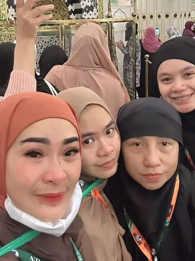 Iis Dahlia tunjukkan momen haru Bersama keluarga. (credit:instagram.com/isdadahlia)