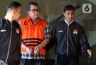 Komisi Pemberantasan Korupsi (KPK) menetapkan sekaligus menahan Mantan Direktur Utama PT Perusahaan Gas Negara (PGN) periode 2008–2017, Hendi Prio Santoso, Rabu (1/10/2025). (Liputan6.com/Helmi Fithriansyah)