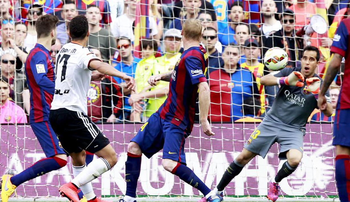 Hasil positif ini membuat Barcelona tetap kokoh bercokol di puncak klasemen sementara La Liga dengan nilai 78. (REUTERS/Gustau Nacarino)