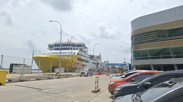 Anak Krakatau Erupsi, Penyeberangan Bakauheni-Merak Masih Normal