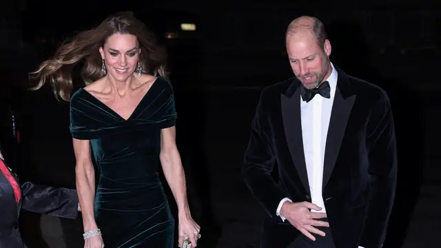 Gaya Serasi Kate Middleton dan Pangeran William di Karpet Merah, Penampilan Glamor Perdana Setelah Absen 2 Tahun
