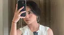 Kesukaan Jeje terhadap selfie mirror memang bukanlah hal baru lagi. Bisa mengekspresikan diri dengan berfoto sendiri di depan kaca menjadi bukti bahwa Jeje percaya diri dengan aura kecantikannya. Bila diperhatikan, Jeje memang memiliki aura karismatik yang curi perhatian. (Liputan6.com/IG/@911jelicascalling)