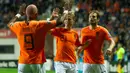 Para pemain Belanda merayakan gol yang Ryan Babel ke gawang Estonia pada laga Kualifikasi Piala Eropa 2020 di Talinn, Estonia, Senin (9/9). Estonia kalah 0-4 dari Belanda. (AFP/Raigo Pajula)