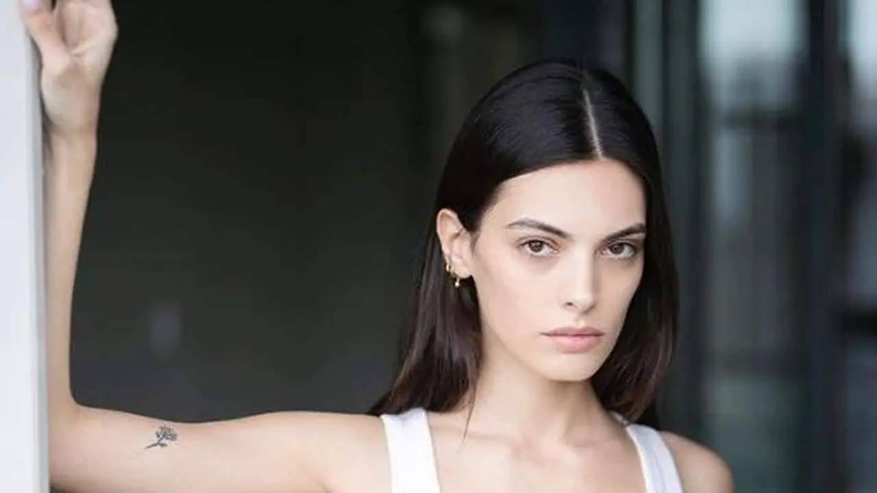 6 Potret May Tager, Model Israel yang Diduga Gantikan Bella Hadid di Iklan Dior