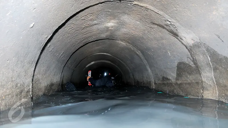 20160303-Cari Biang Kerok Banjir, Pasukan Katak Sisir Gorong-gorong-Jakarta