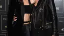 Kendall Jenner dan Gigi Hadid kini memang namanya kerap diperbincangkan. Kepopuleran dua supermodel ini akhirnya disadari oleh brand pakaian dalam ternama, Victoria’s Secret. (AFP/Bintang.com)