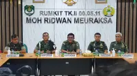 Kodam Jaya menggelar konferensi pers terkait anggotanya berinisial Lettu G lawan arah di Tol Layang MBZ hingga memicu kecelakaan beruntun. (Merdeka.com)
