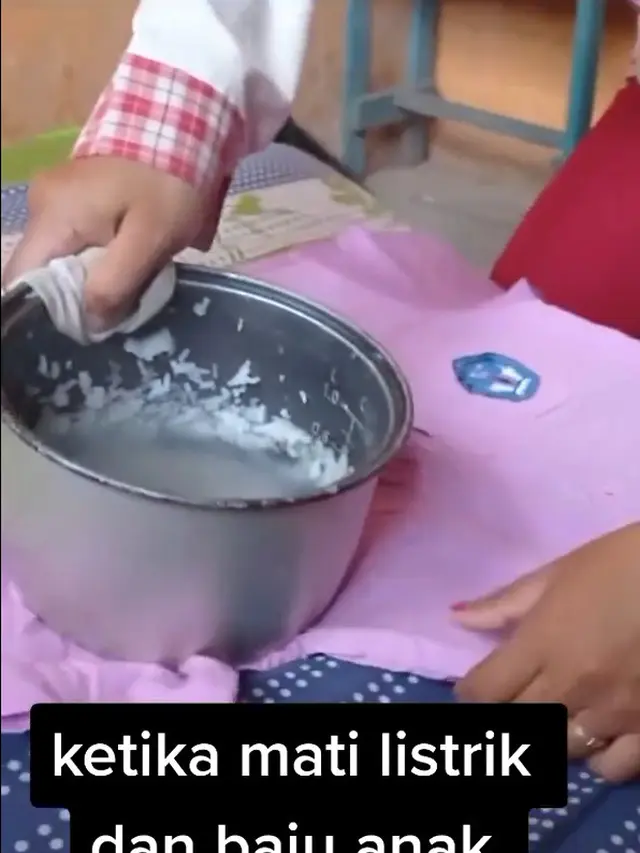 Ide kreatif seorang ibu menyetrika menggunakan penanak nasi