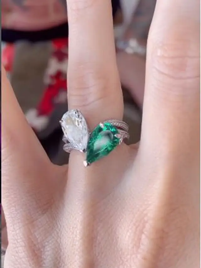 Sebut Cinta Itu Sakit, Machine Gun Kelly Sengaja Pasang Duri di Cincin Tunangan Megan Fox