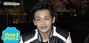 Randy Martin tampil bernyanyi sambil ngedance di sebuah acara. Apakah Randy merasa kesulitan?