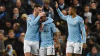 Para pemain Manchester City merayakan gol yang dicetak Raheem Sterling ke gawang Bournemouth pada laga Premier League di Stadion Etihad, Manchester, Sabtu (1/12). City menang 3-1 atas Bournemouth. (AFP/Oli Scarff)