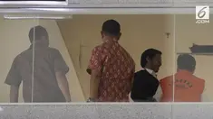 Saat diperiksa di KPK anak sulung Setnov, Rheza Herwindo sempat berpapasan dengan bapaknya.