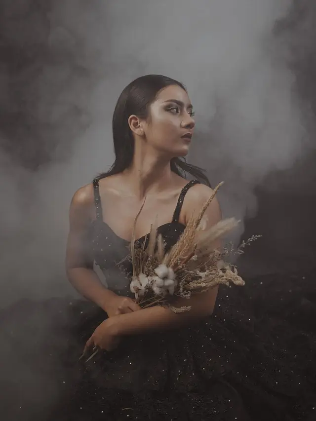 6 Pemotretan Ersya Aurelia dengan Tema Corpse Bride Ini Curi Perhatian
