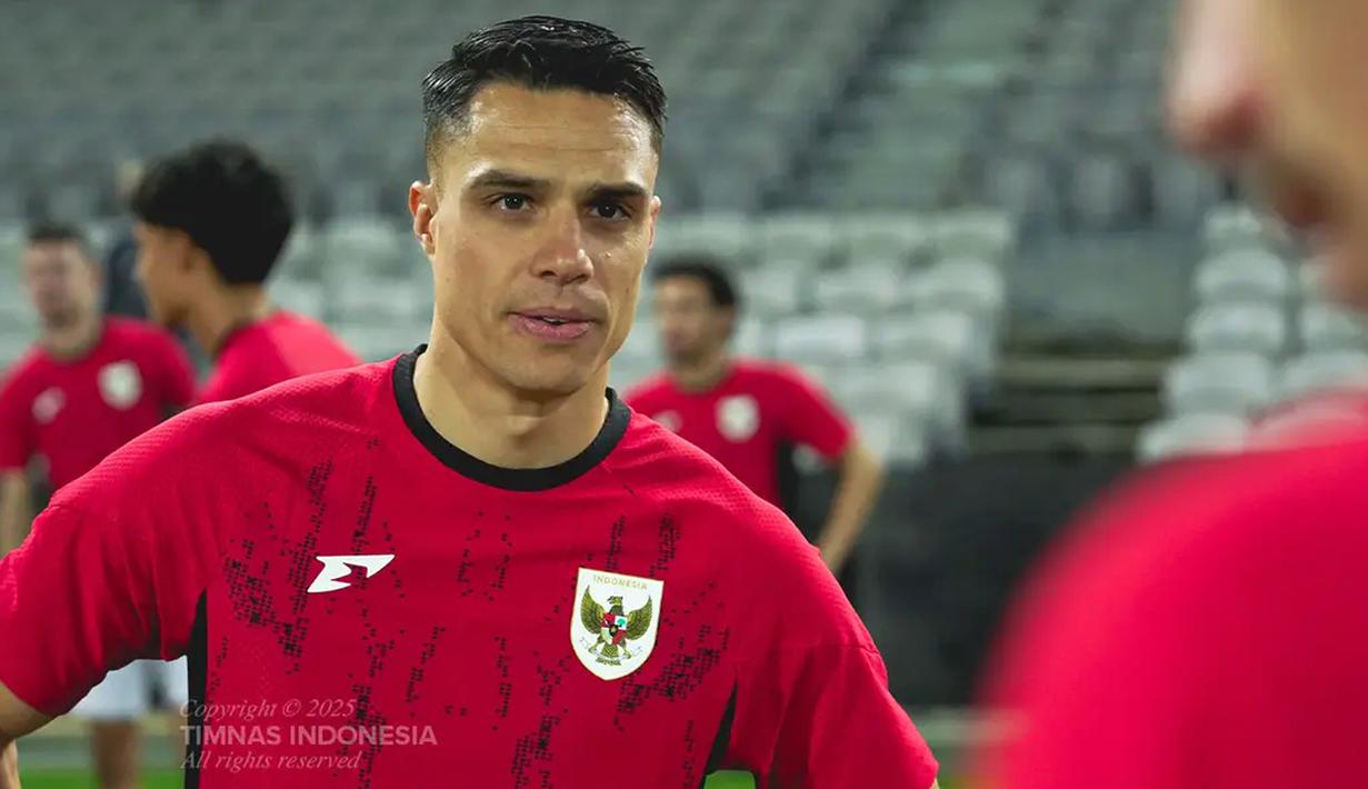 Pemain Timnas Indonesia, Joey Pelupessy dalam latihan perdana menjelang laga putaran ketiga Kualifikasi Piala Dunia 2026 melawan Australia di Stadion Netstrata Jubilee, Sydney, Selasa (18/03/2025) waktu setempat. (Dok. PSSI)