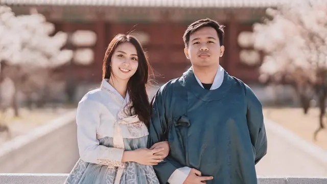 6 Momen Clairine Clay dan Joshua Herman Pakai Baju Senada, Selalu Kompak