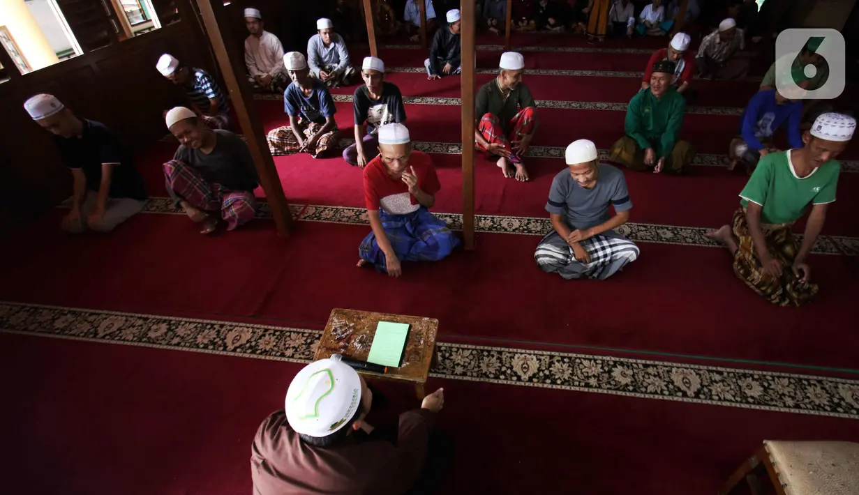 Suasana Pondok Pesantren Daarut Tasbih di Pasar Kemis, Kabupaten Tangerang, Senin (19/4/2021). Pondok Pesantren Daarut Tasbih mengobati para santri istimewa tersebut dengan metode islami (ruqiah) dan pengobatan alami atau herbal. (Liputan6.com/Angga Yuniar)