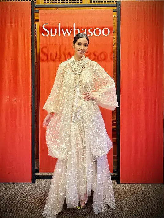 Aktris cantik Marsha Timothy tampil dengan gaya glamor saat hadiri event Sulwhasoo di Korea Selatan [@marshatimothy]
