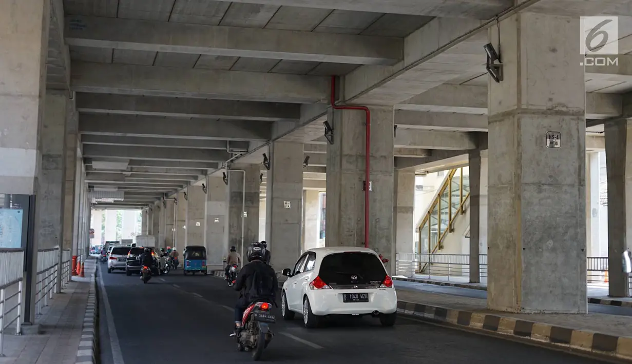 Kendaraan melintasi Jalan RS Fatmawati Raya, Jakarta, Selasa (10/9/2019). Penerapan perluasan aturan ganjil genap di sejumlah ruas jalan Ibu Kota berimbas pada lenggangnya arus lalu lintas di kawasan tersebut. (Liputan6.com/Immanuel Antonius)