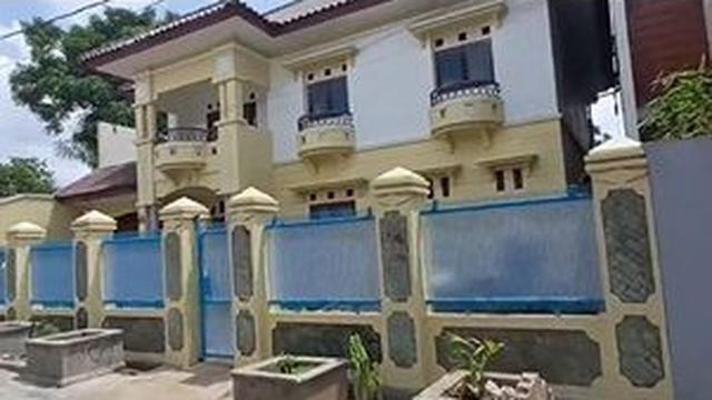 Sempat Terbengkalai, Ini 6 Potret Rumah Tiko yang Tampak Megah Usai Dicat Ulang
