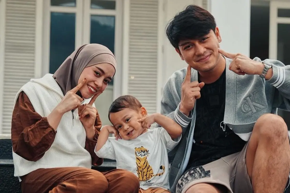 Potret Lesti Kejora bersama Rizky Billar dan Anak (Sumber: Instagram/@lestikejora)