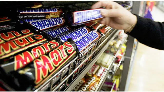 Riuh penemuan plastik pada cokelat kemasan merk Snickers, Mars, Milky Way, dan Celebration di sejumlah negara cukup menjadi perhatian. Namun Badan Pengawas Obat dan Makanan (BPOM) menyatakan, cokelat tersebut tidak ada di Indonesia.