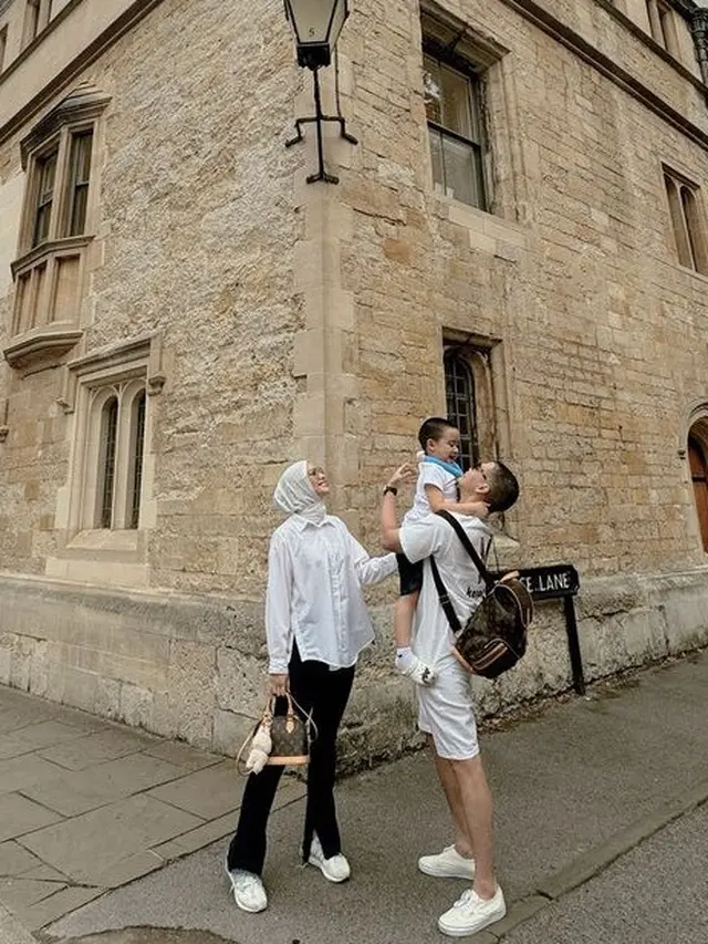 Citra Kirana Liburan ke Inggris. [@citraciki]