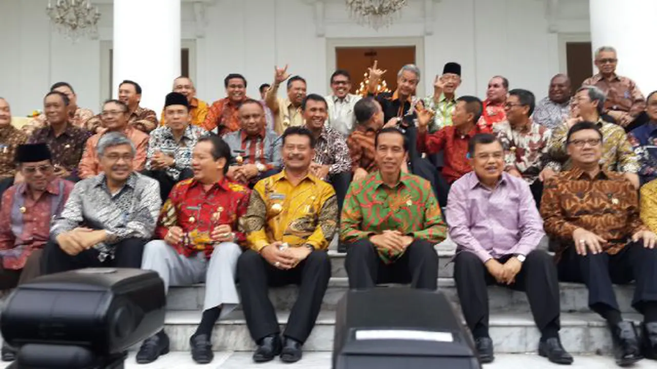 Kala Jokowi-JK Foto Lesehan Bersama Gubernur Se-Indonesia