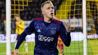 AC Milan mengirimkan pemandu bakat untuk memantau gelandang masa depan Belanda, Donny van De Beek. (doc: Ajax Daily)