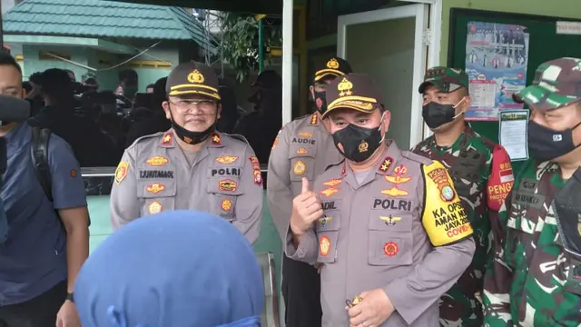 Kapolda Metro Jaya Irjen Fadil Imran berkunjung ke Markas Polsek Cengkareng, Jakarta Barat