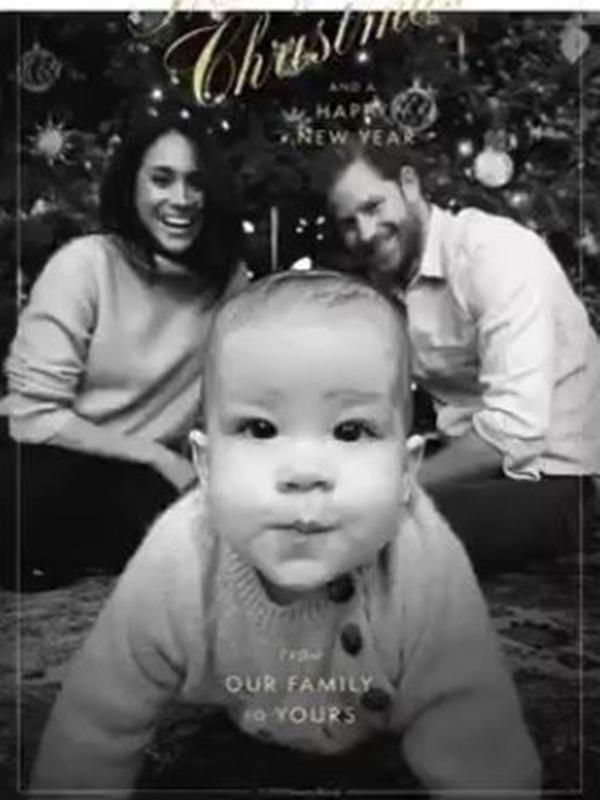 Kartu Natal 2019 pasangan Pangeran Harry dan Meghan Markle yang juga memperlihatkan anak mereka, Archie Harrison. (dok. Twitter @queenscomtrust)