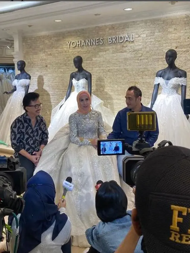 6 Momen Venna Melinda Fitting Baju Pengantin Jelang Menikah, Ditemani Ferry Irawan