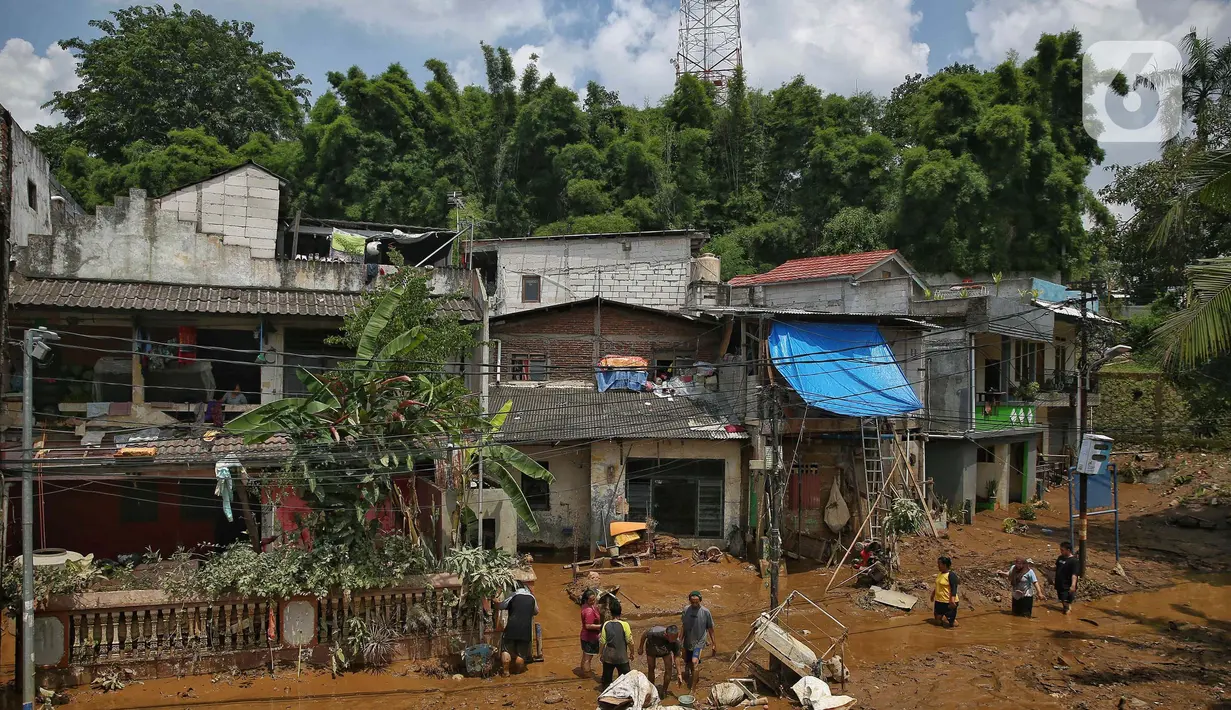 Banjir memaksa warga mengungsi meninggalkan rumah mereka. (Liputan6.com/Angga Yuniar)