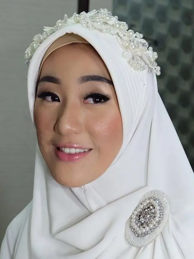 [Bintang] Larissa Chou, Makeup Artist yang Dipersunting Anak Arifin Ilham