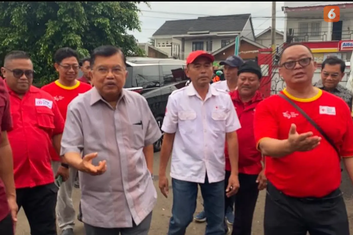 Jusuf Kalla saat meninjau kesiapan penanggulangan bencana di PMI Kabupaten Sukabumi (Liputan6.com/Istimewa).