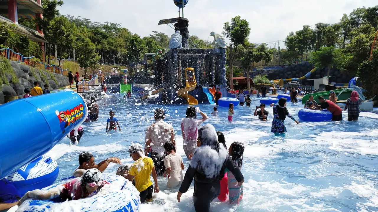 Wisata air Kediri Water Park
