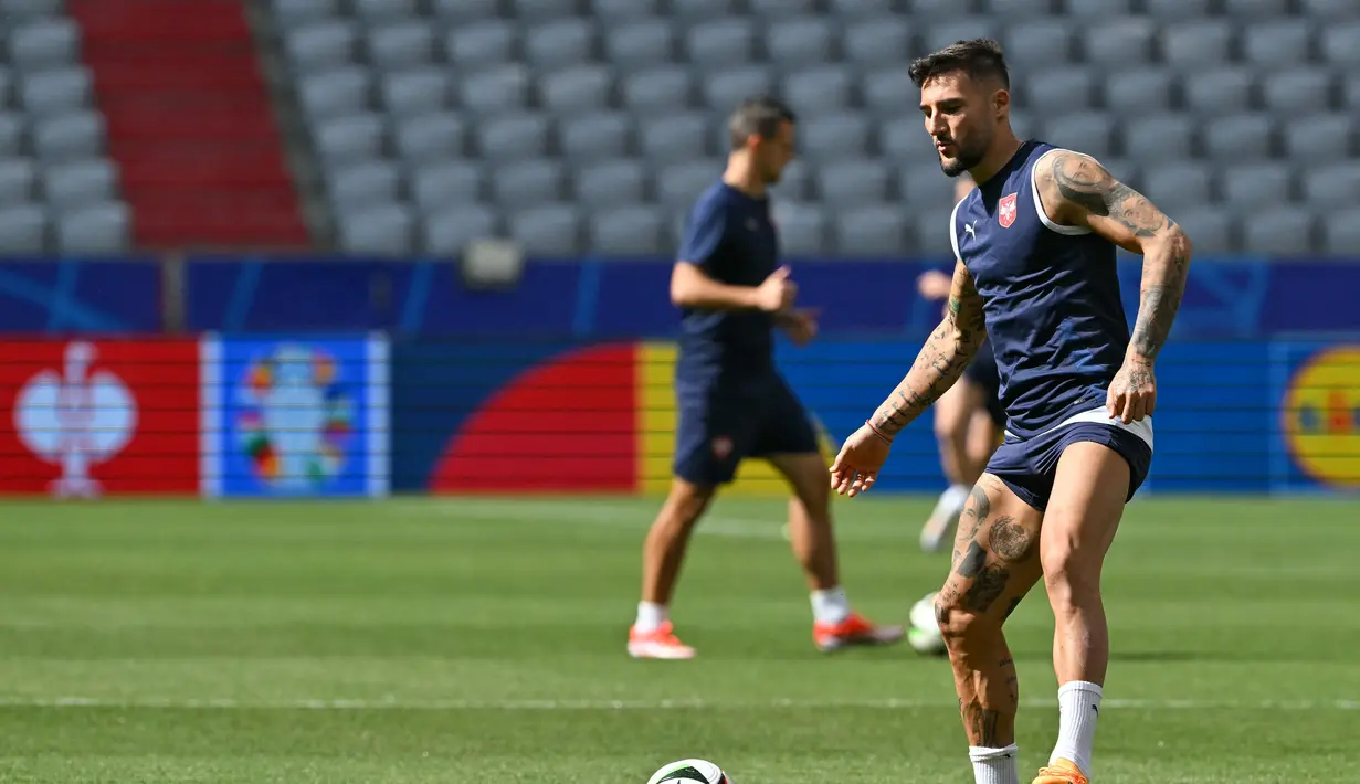 <p>Timnas Serbia akan berjumpa dengan Slovenia pada matchday 2 Grup C Euro 2024, Kamis (20/6) maalm WIB. (MIGUEL MEDINA / AFP)</p>