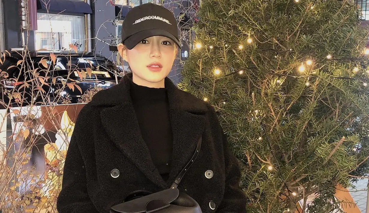 Lee Da In dan Lee Seung Gi sebelumnya diketahui menjalin hubungan sebagai kekasih pada Mei 2021. Namun, keduanya dikabarkan telah berpacara selama lebih dari 8 bulan. (Liputan6.com/IG/@xx__dain)