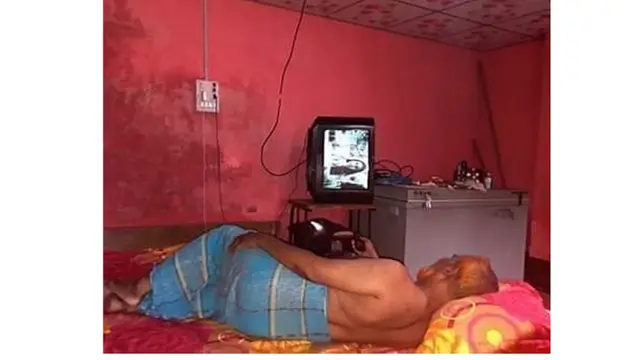 6 Kelakuan Nyeleneh Bapak-Bapak saat Malas Gerak Ini Bikin Tepuk Jidat