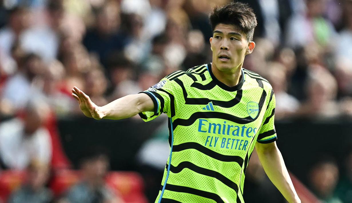 Bek kanan berusia 25 tahun, Takehiro Tomiyasu menjalani musim keempatnya di Premier League bersama Liverpool pada musim 2024/2025. Liverpool mendatangkannya dari Bologna pada awal musim 2021/2022 dengan nilai transfer 18,6 juta euro. Hingga kini ia telah tampil dalam 64 laga di Premier League dengan torehan 2 gol dan 3 assist bareng The Gunners. (AFP/Paul Ellis)