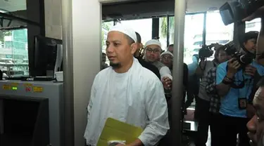 Kepolisian Resort Bogor, menetapkan 34 orang sebagai tersangka dalam kasus penyerangan kepala keamanan Masjid Bukit Az Zikra, Faisal Karim, di kompleks Perumahan Bukit Az Zikra Sentul, Kecamatan Babakanmadang, Bogor.