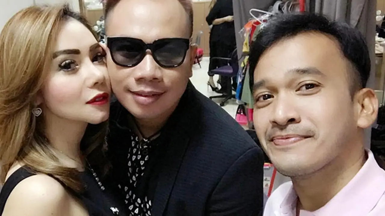  Femmy Permatasari dan Vicky Prasetyo