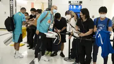 Sejumlah delegasi negara peserta Olimpiade 2020 telah tiba di Tokyo, Jepang. Termasuk Tim sepak bola Brasil. (Foto:AFP/Charly Triballeau)