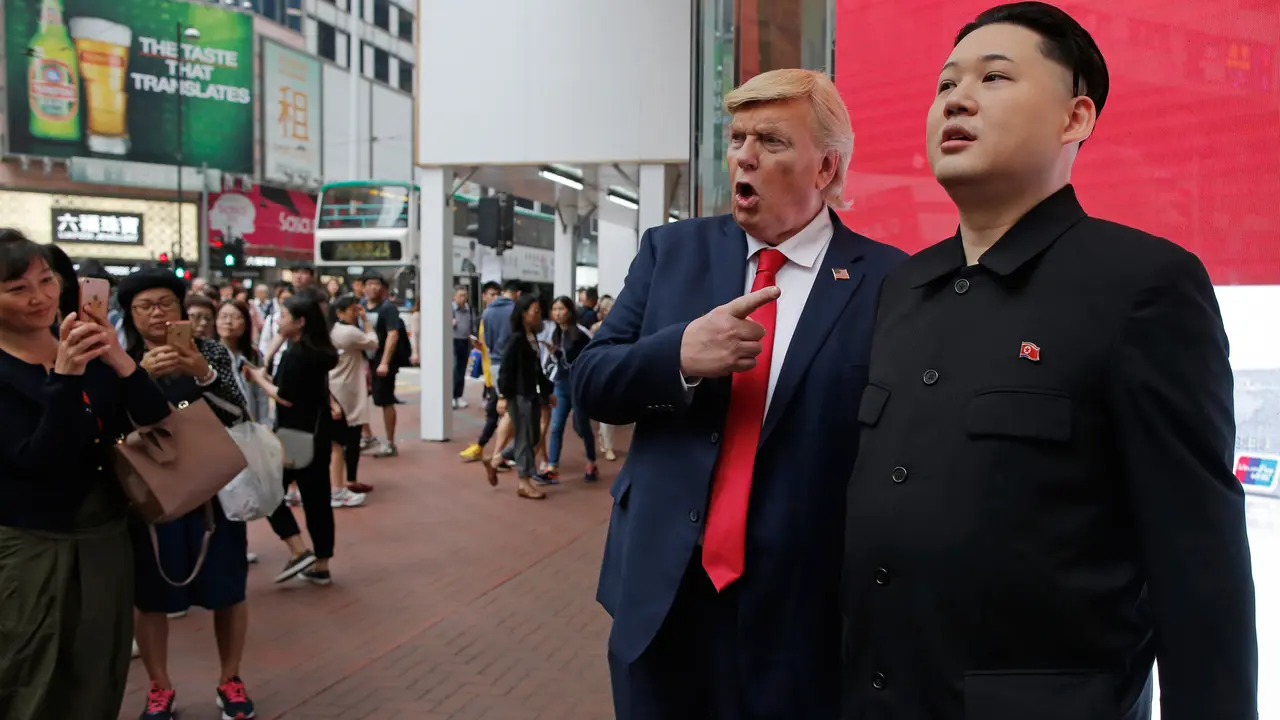 20170408-Kim Jong Un, Trump dan Obama Jalan-jalan Bersama di Hong Kong-AP