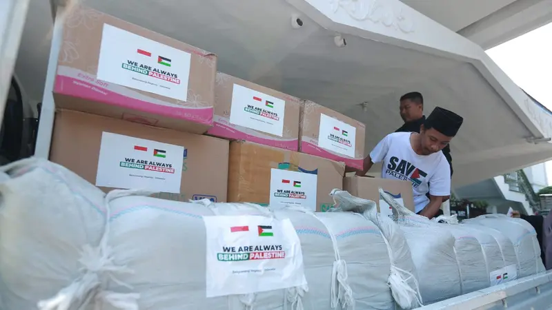 Bantuan Kemanusian Untuk Palestina diberangkatkan dari Kantor Pemkab Banyuwangi (Hermawan Arifianto/Liputan6.com)