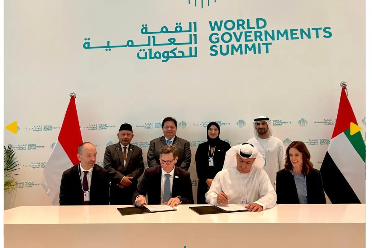 menyaksikan penandatanganan perjanjian pendanaan proyek pengelolaan sampah antara Clean Rivers dan Project STOP di Dubai, Persatuan Emirat Arab (PEA), pada Rabu (12/02).